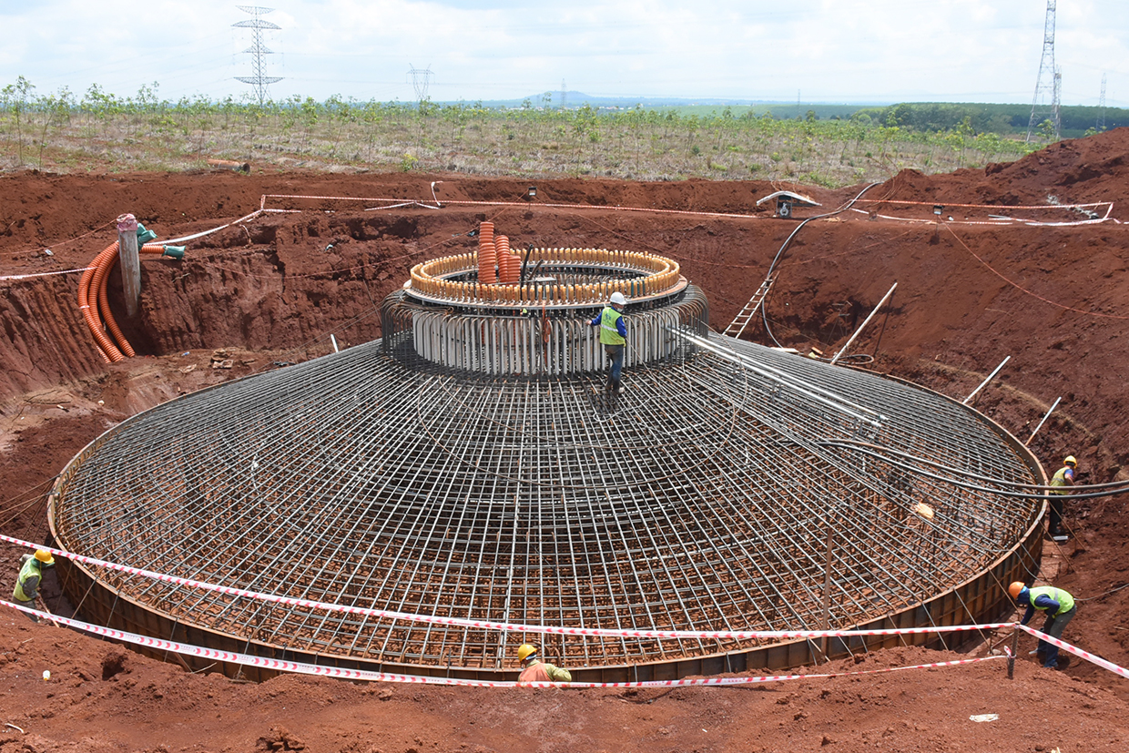 XÂY DỰNG HỆ THỐNG MÓNG CỘT CHO TRỤ ĐIỆN GIÓ - Building a Foundation System For Wind Power Pillars.